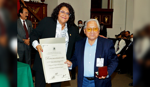 Congreso CDMX entrega Medalla al Mérito Docente 2021 a director del TecNM Iztapalapa