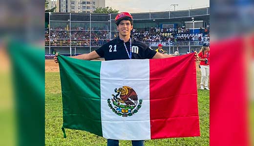 Pelotero de softbol de selección mexicana, orgullosamente TecNM 