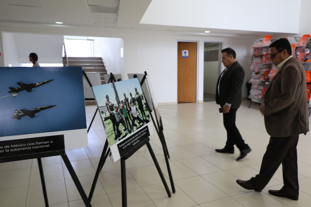 ESTUDIANTES EXPONEN OBRAS DE FOTOGRAFÍA Y PINTURA