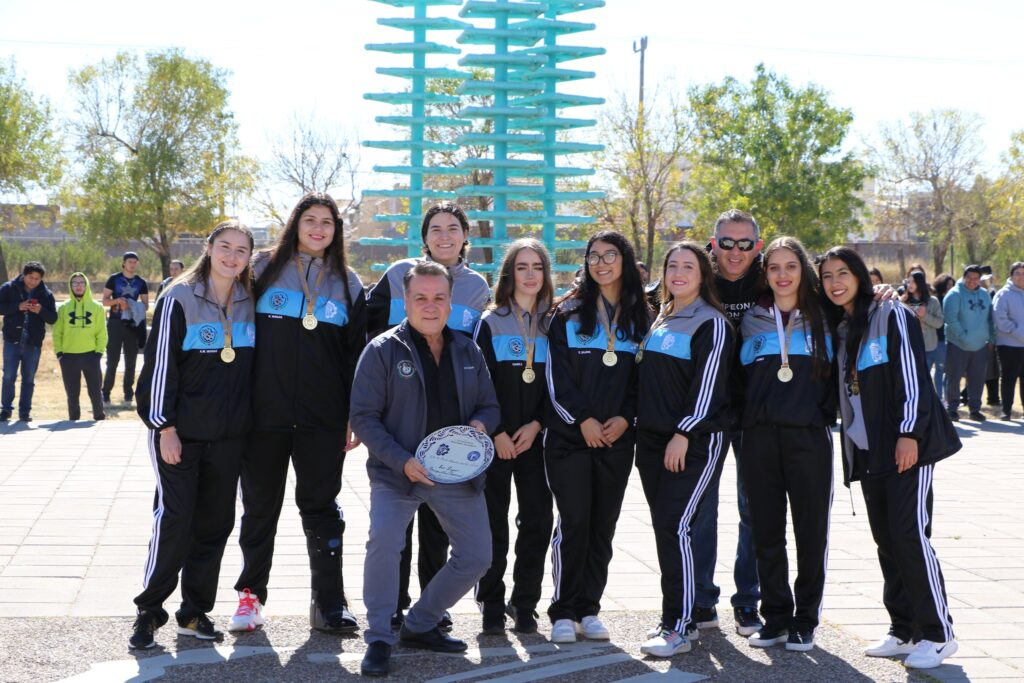 EN CEREMONIA CÍVICA, SON RECONOCIDOS LOS ESTUDIANTES GANADORES DEL INSTITUTO TECNOLÓGICO