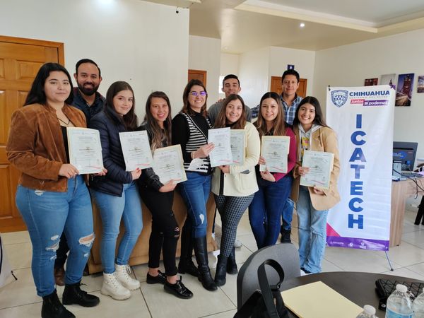 Alumnas de 9º de Ingeniería en Industrias Alimentarias recibieron becas por parte de DALC