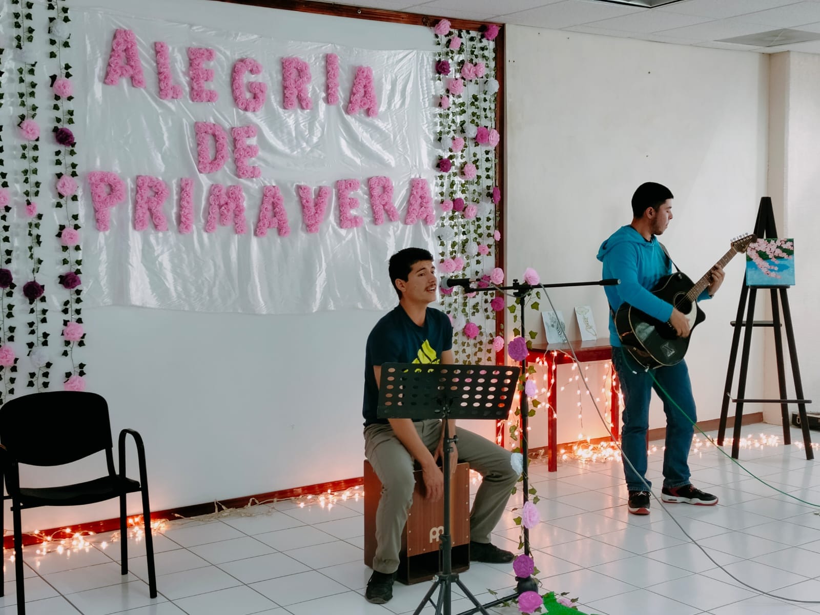 Disfutan docentes y estudiantes Café Literario «Alegría de Primavera»