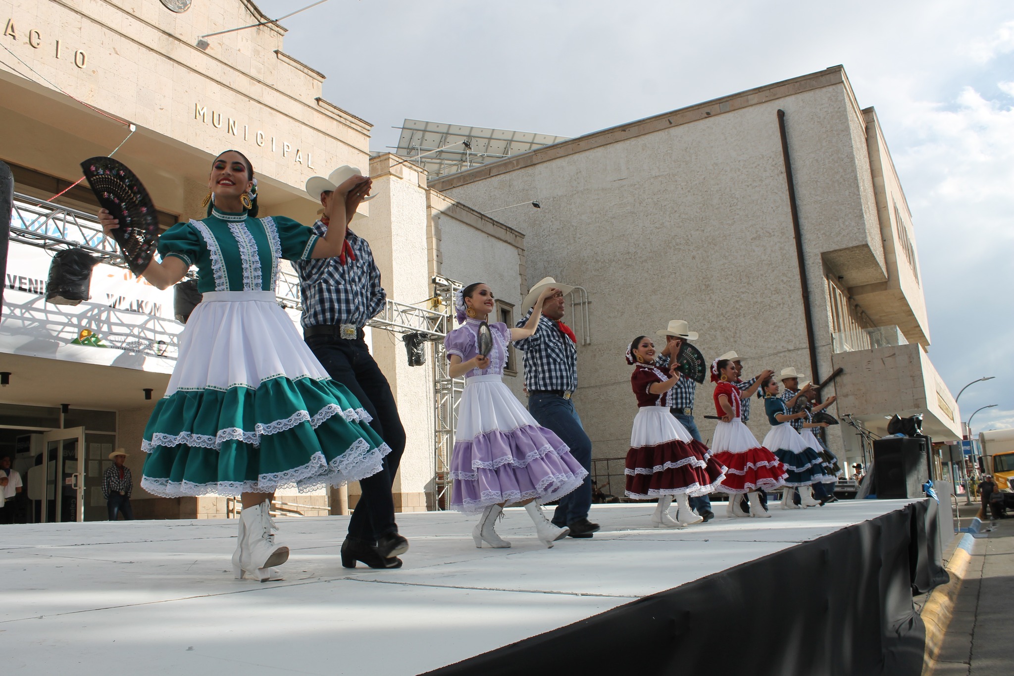 El grupo de danza del Instituto Tecnológico de Ciudad Cuauhtémoc tuvo una extraordinaria participación en la edición número 30 del Festival de las Tres Culturas