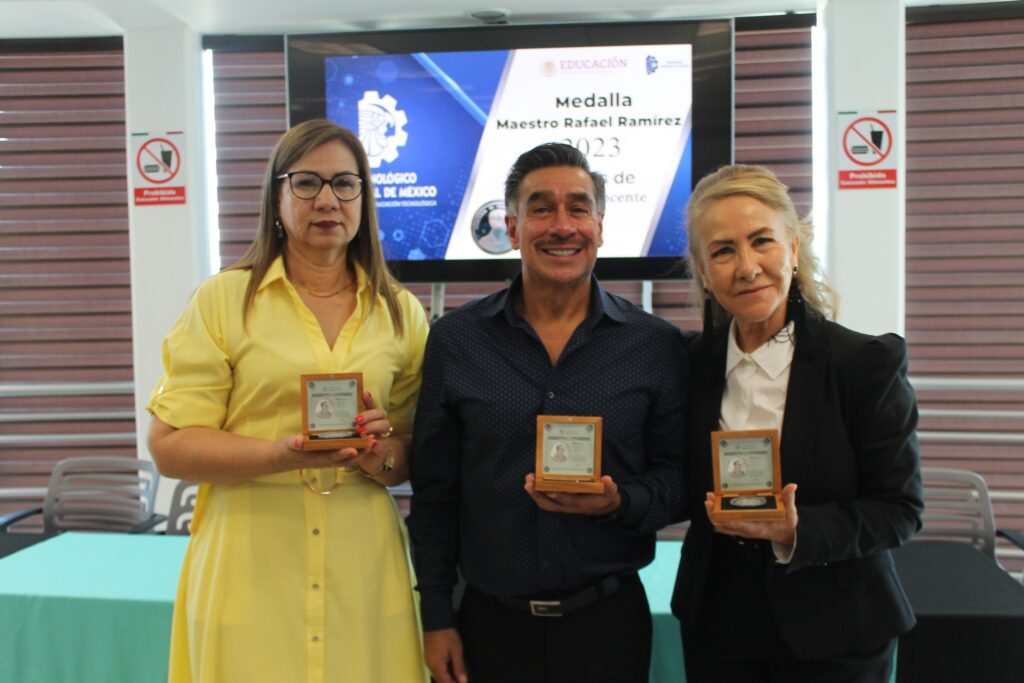 ENTREGAN MEDALLA «RAFAEL RAMÍREZ» A DOCENTES DEL INSTITUTO TECNOLÓGICO