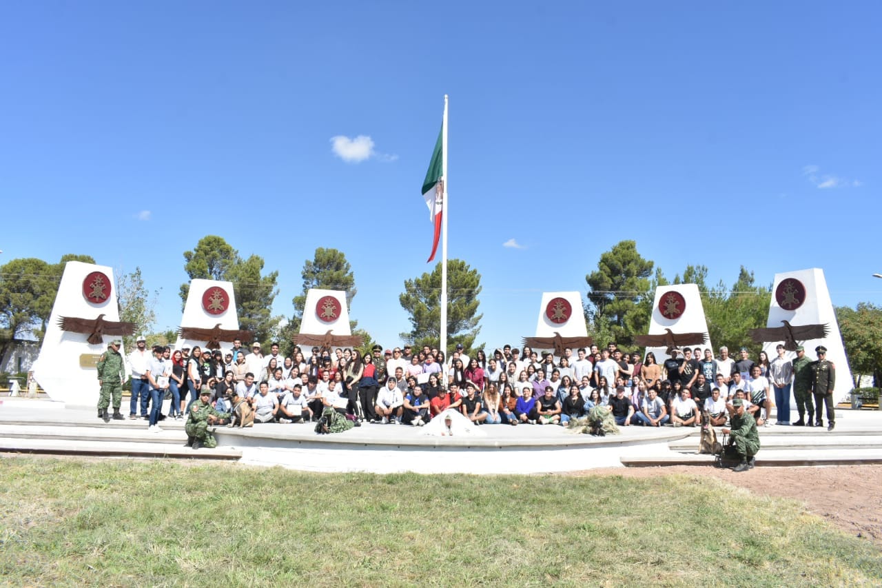 Participan estudiantes del Instituto Tecnológico de Ciudad Cuauhtémoc en las actividades del Segundo Batallón de Infantería por el Bicentenario del Heroico Colegio Militar