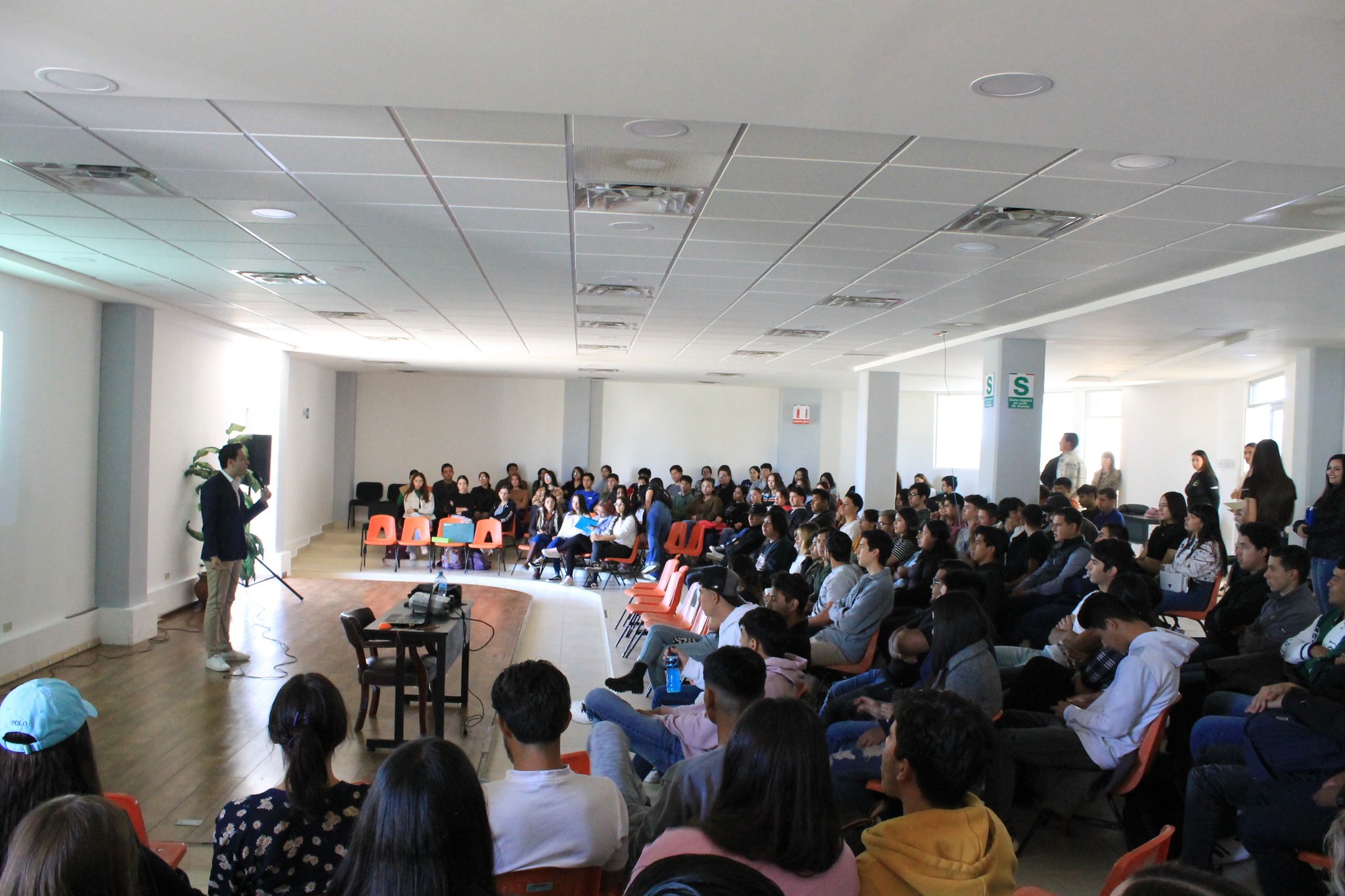 El Comité Ejecutivo de Sociedad de Alumnos del Instituto Tecnológico de Ciudad Cuauhtémoc ofreció la conferencia ¿Para qué Asistir a Terapia?