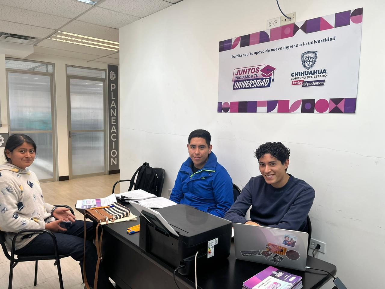 ENTREGA DE BECAS A ESTUDIANTES DE NUEVO INGRESO EN EL INSTITUTO TECNOLÓGICO DE CIUDAD CUAUHTÉMOC A TRAVÉS DEL PROGRAMA «JUNTOS INICIAMOS TU UNIVERSIDAD» DEL GOBIERNO DEL ESTADO DE CHIHUAHUA