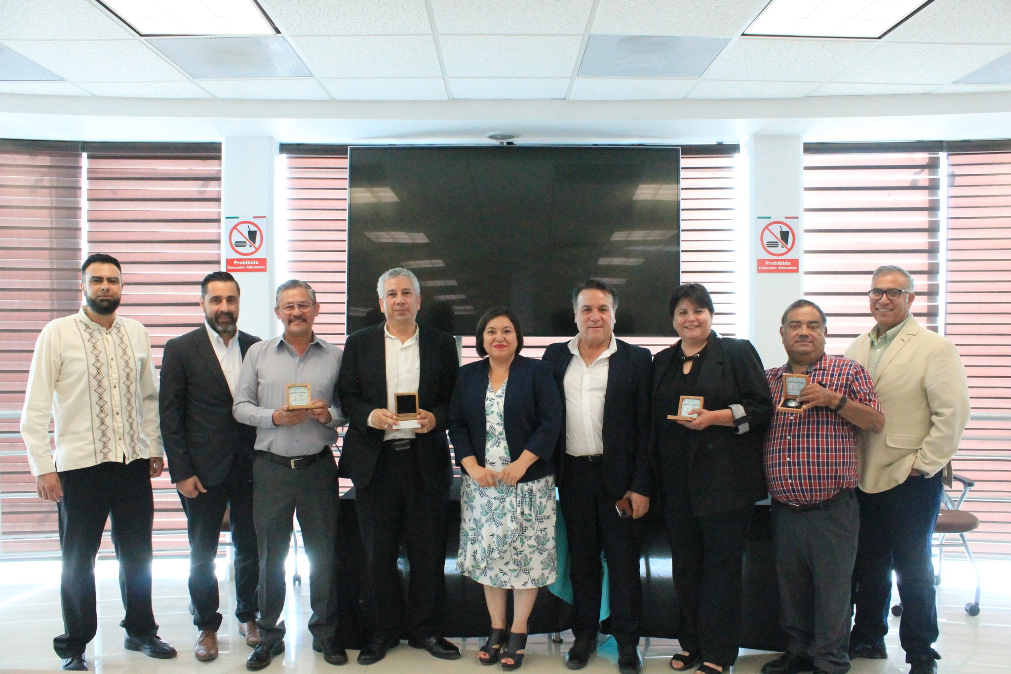 Cuatro docentes del Instituto Tecnológico de Ciudad Cuauhtémoc han sido galardonados con la Medalla Rafael Ramírez por sus 30 años de servicio